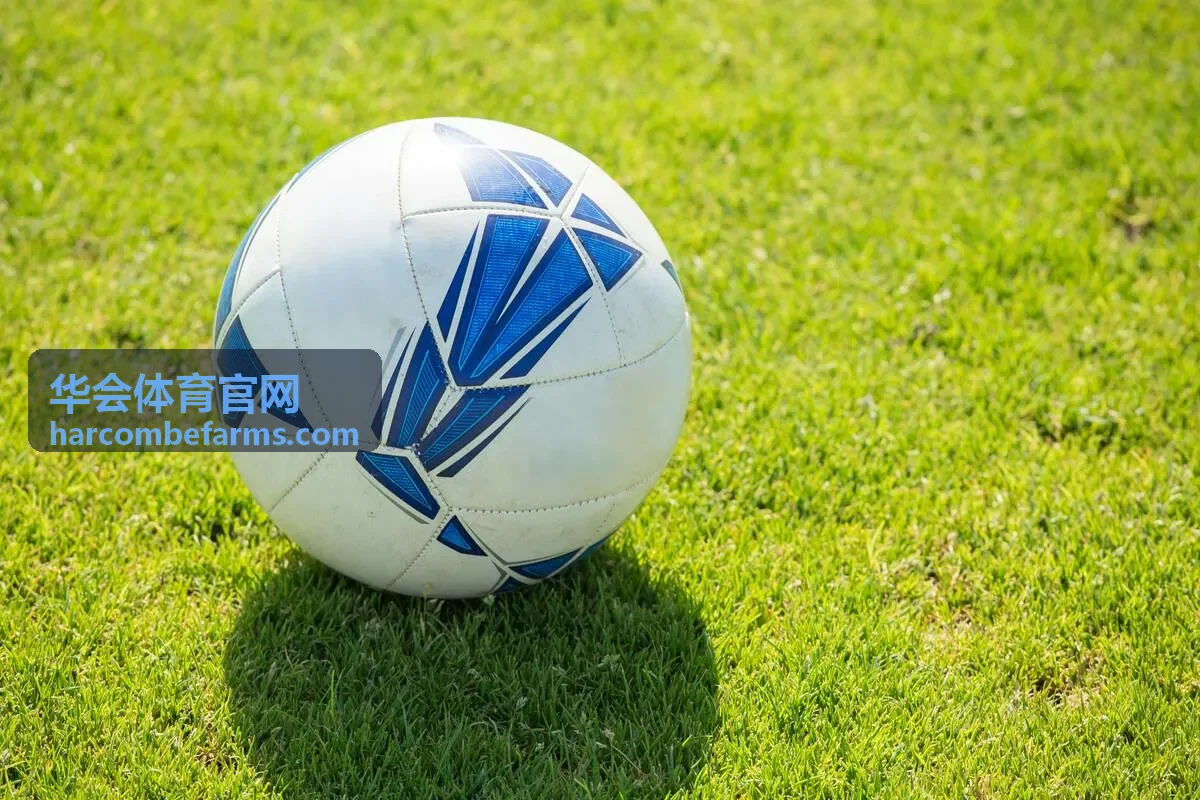 华会体育官网周末五人制足球联赛竞技画面